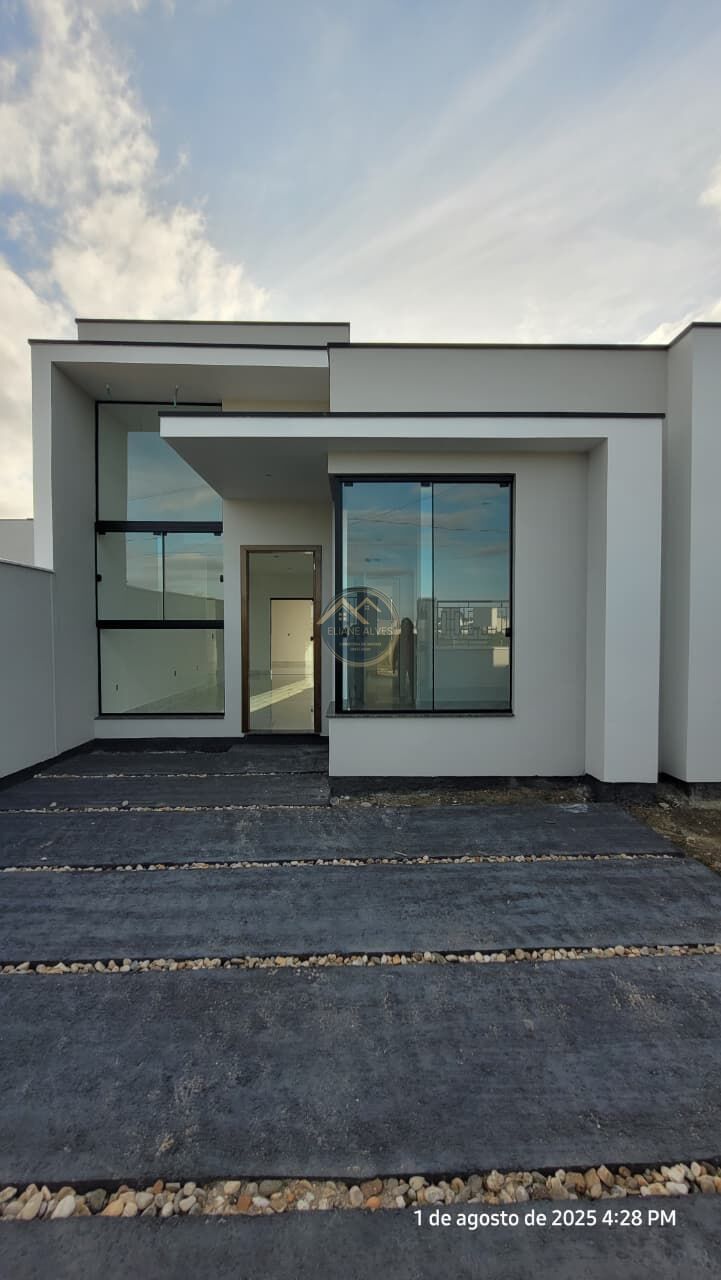 Casa à venda com 2 quartos, 67m² - Foto 1