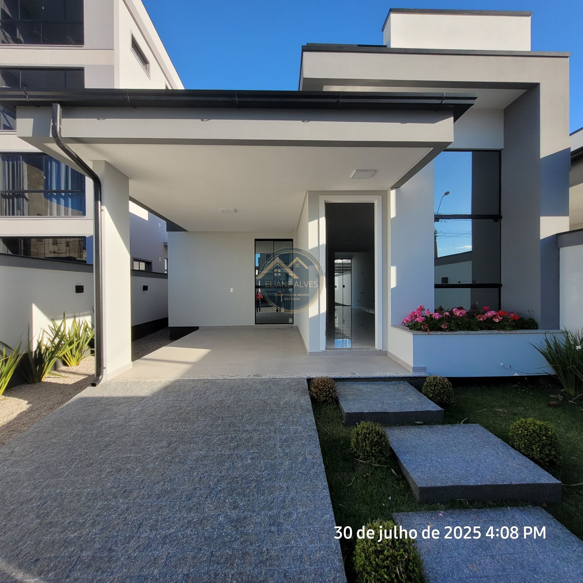 Casa à venda com 3 quartos, 92m² - Foto 1