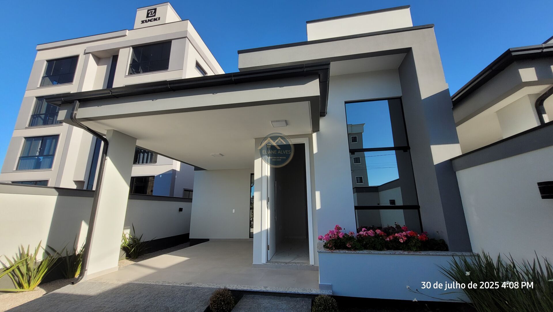 Casa à venda com 3 quartos, 92m² - Foto 2