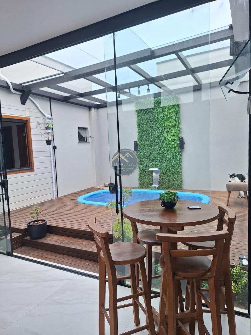 Casa à venda com 3 quartos, 110m² - Foto 1