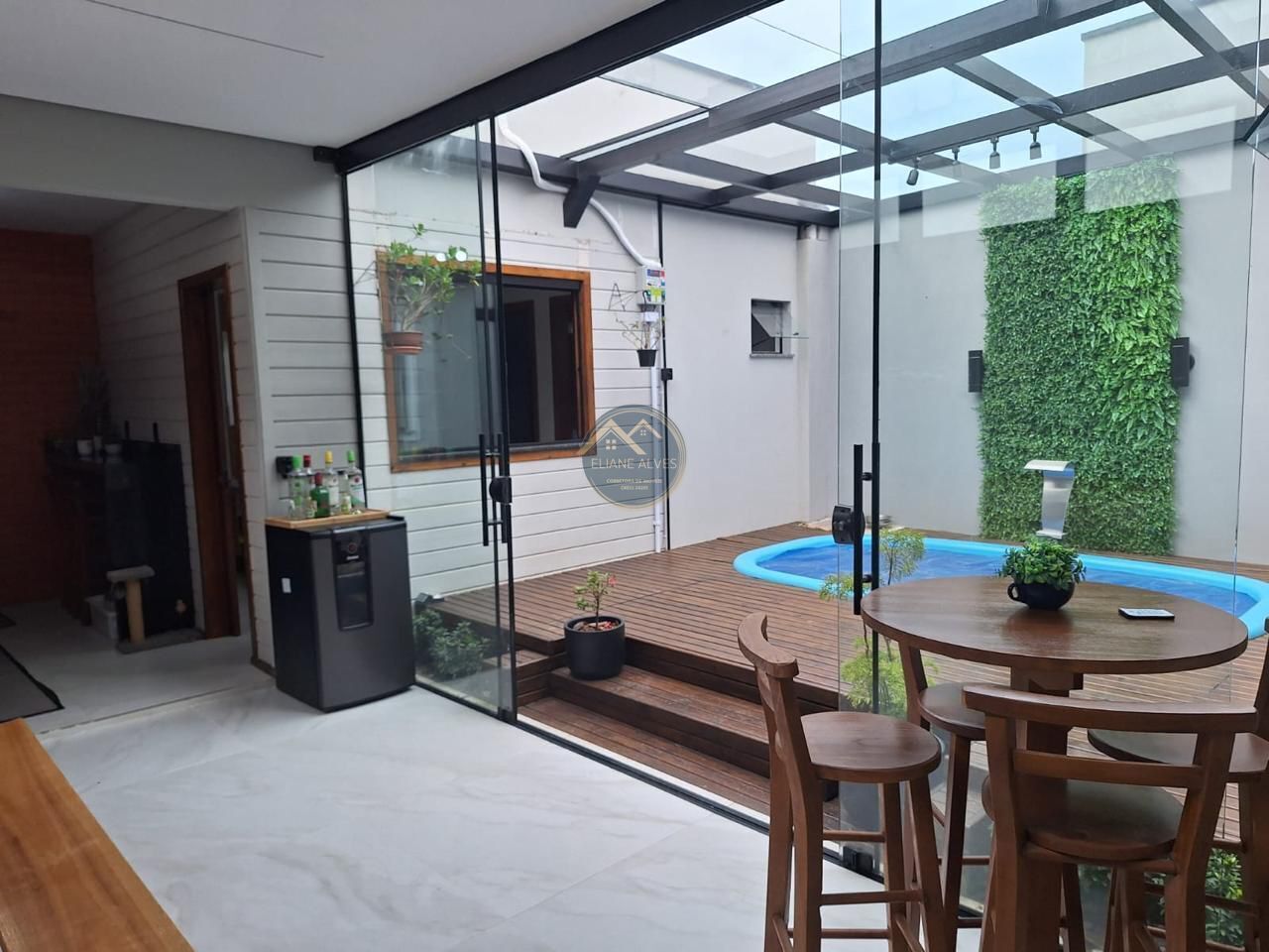 Casa à venda com 3 quartos, 110m² - Foto 2