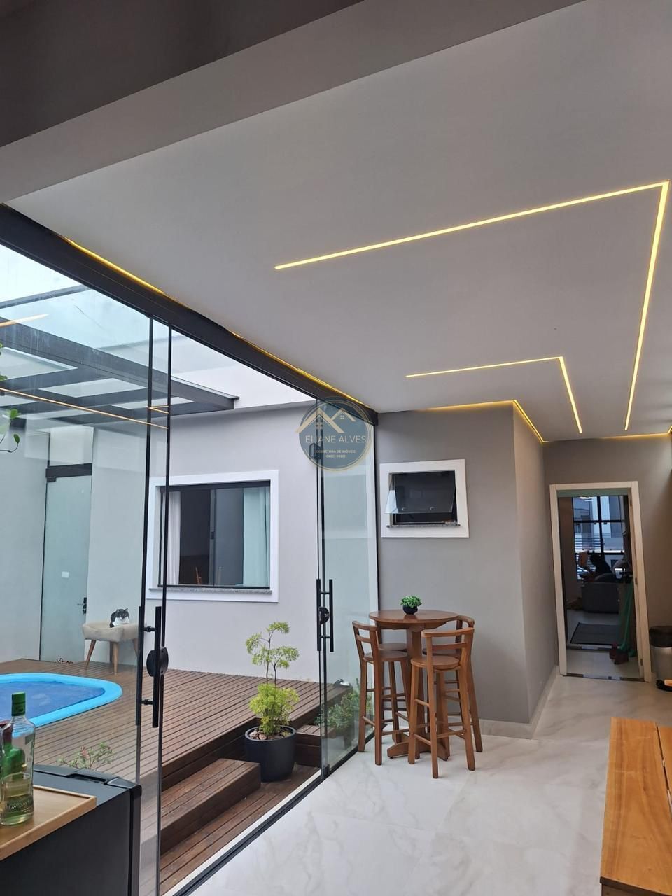 Casa à venda com 3 quartos, 110m² - Foto 4