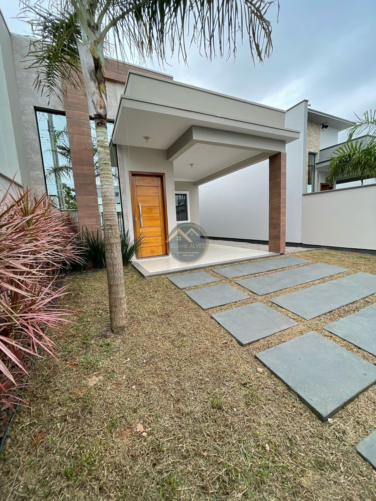 Casa à venda com 2 quartos, 70m² - Foto 2