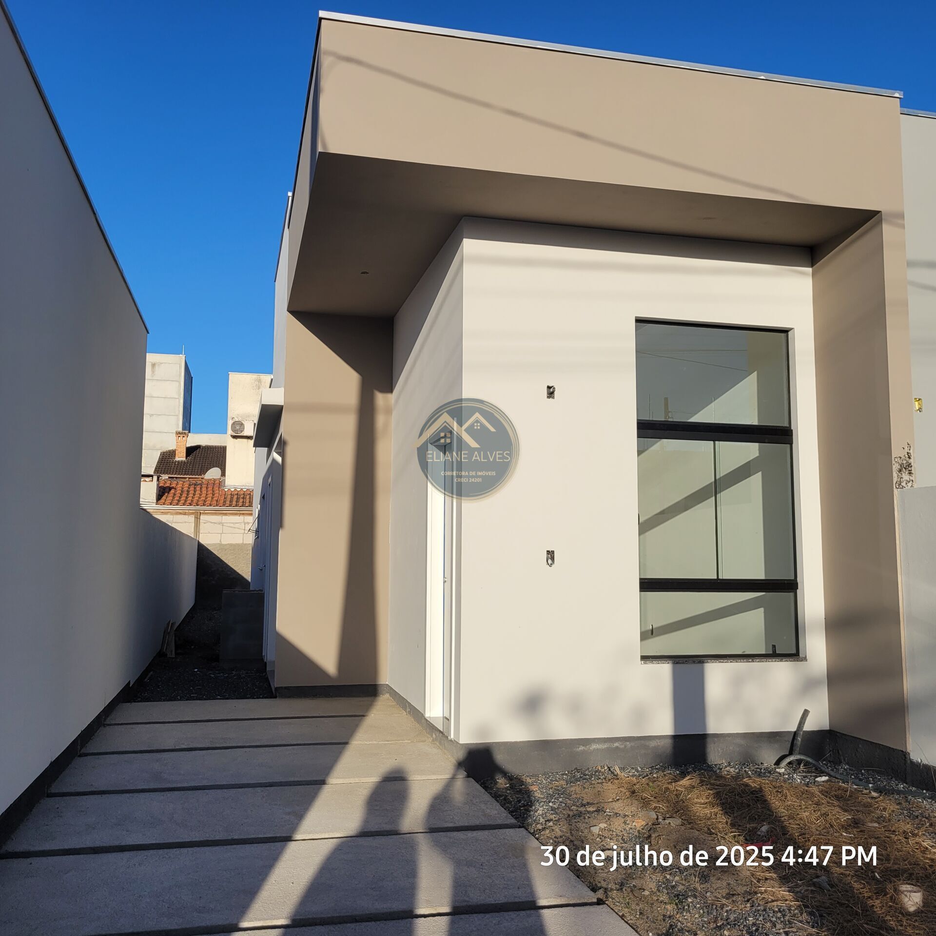 Casa à venda com 2 quartos, 56m² - Foto 2
