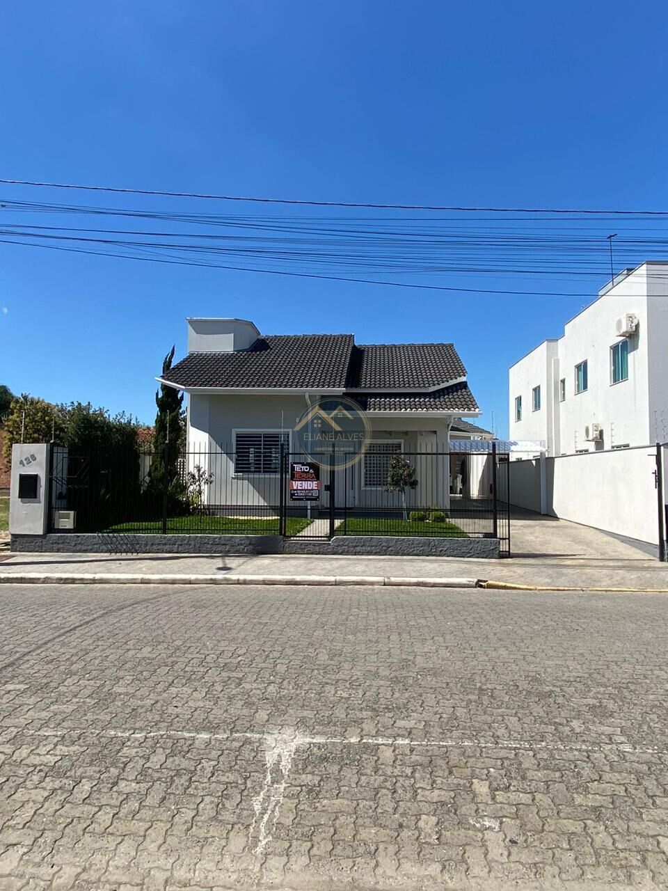 Casa à venda com 3 quartos, 156m² - Foto 2