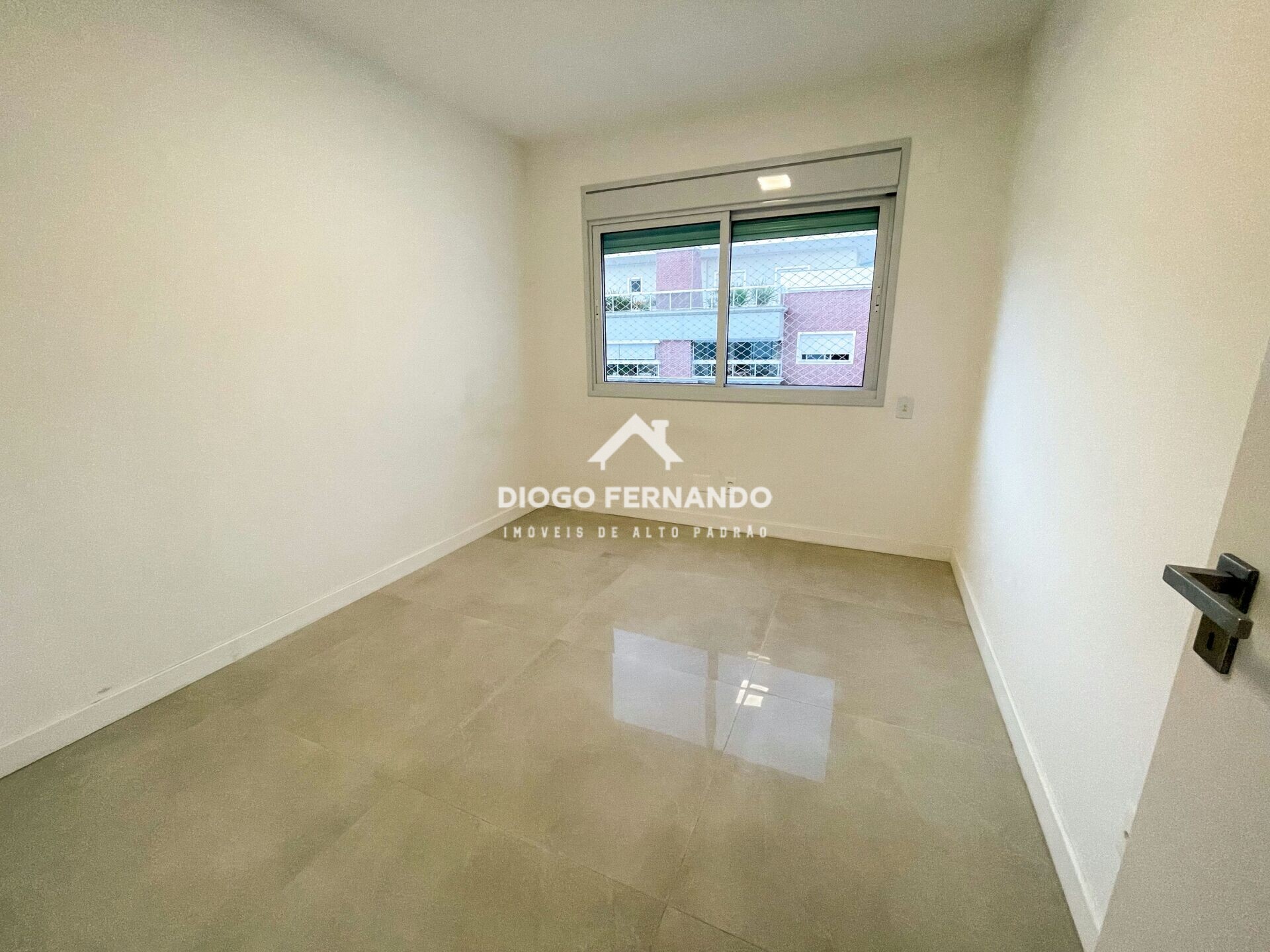 Apartamento à venda com 4 quartos, 192m² - Foto 12