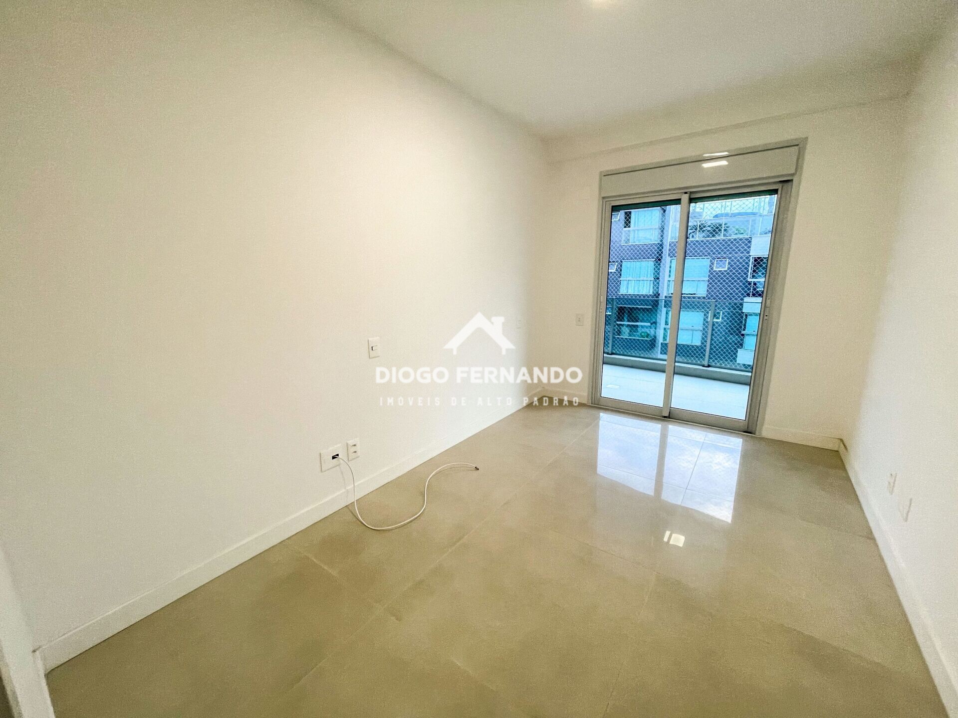 Apartamento à venda com 4 quartos, 192m² - Foto 11