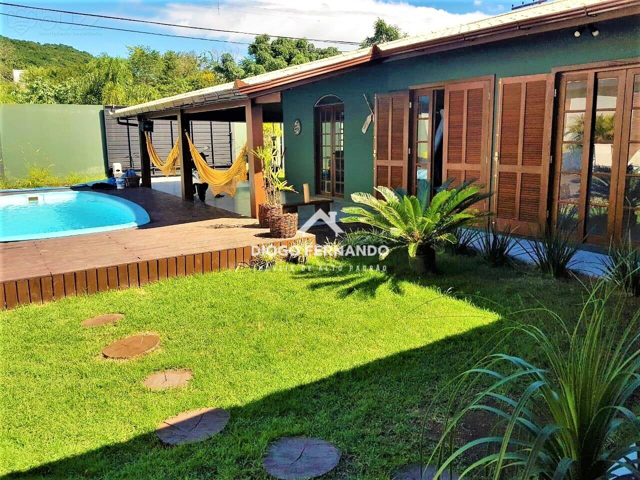 Casa à venda com 4 quartos, 300m² - Foto 1