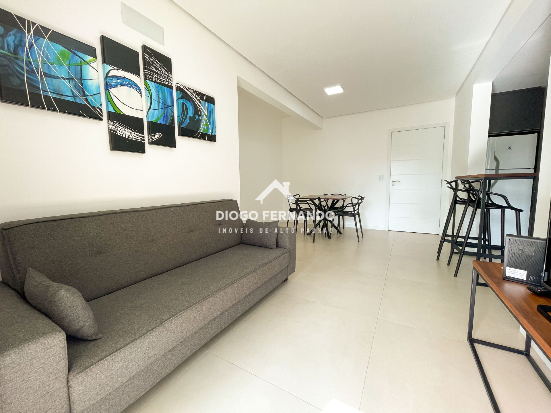 Apartamento para alugar com 2 quartos, 81m² - Foto 2