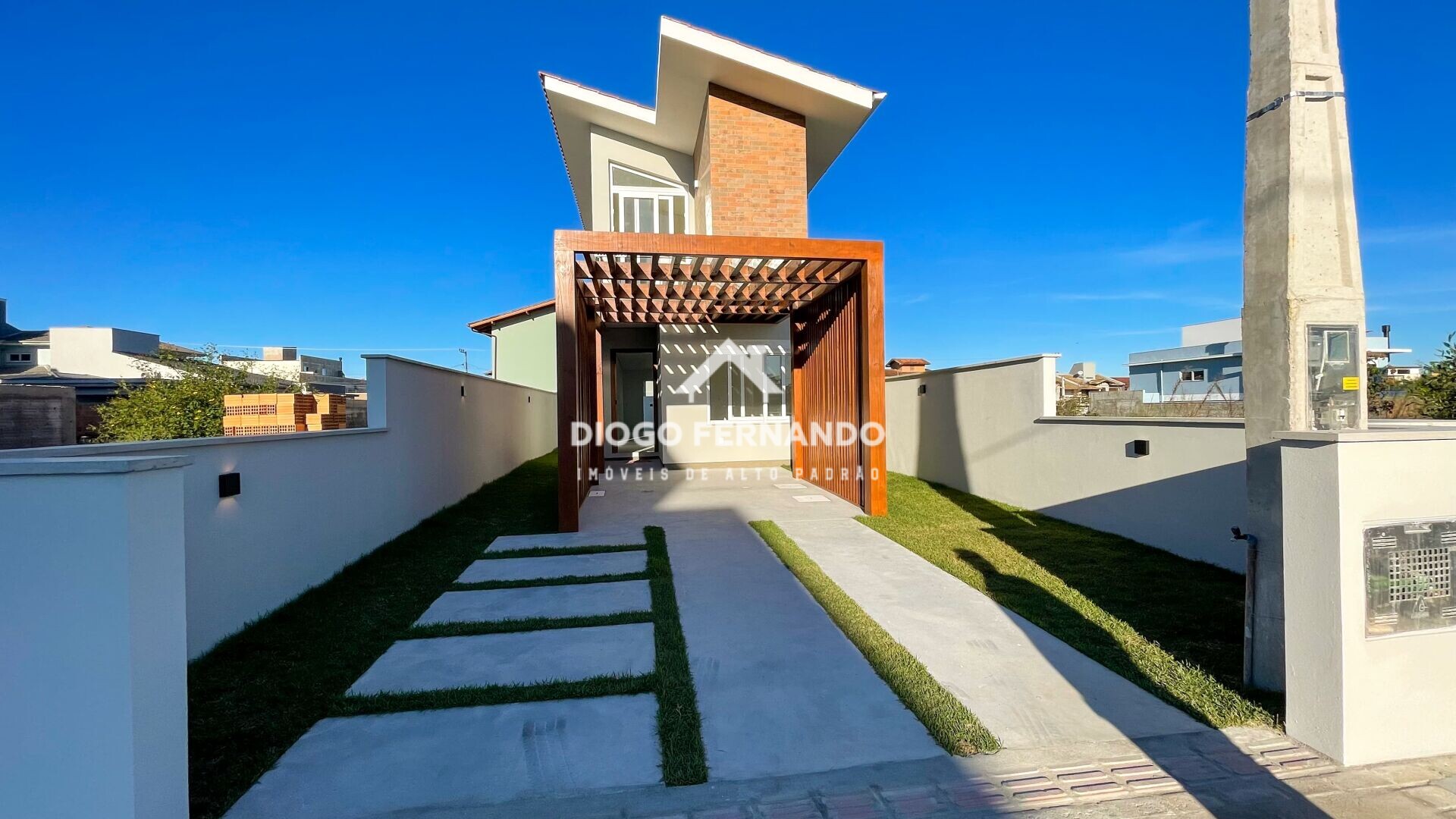 Casa à venda com 3 quartos, 130m² - Foto 1