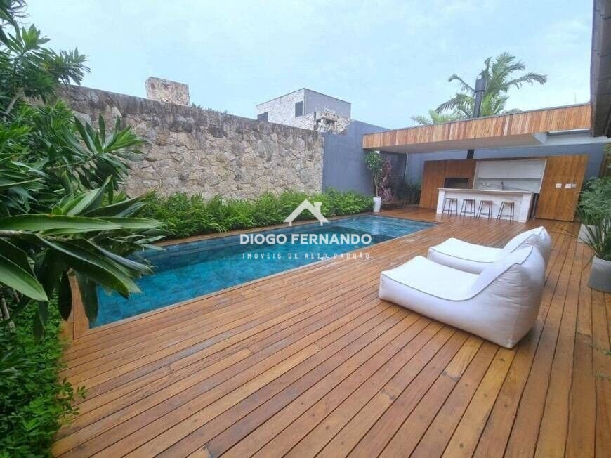 Casa à venda com 4 quartos, 360m² - Foto 1