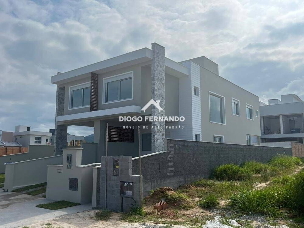 Casa à venda com 3 quartos, 150m² - Foto 1