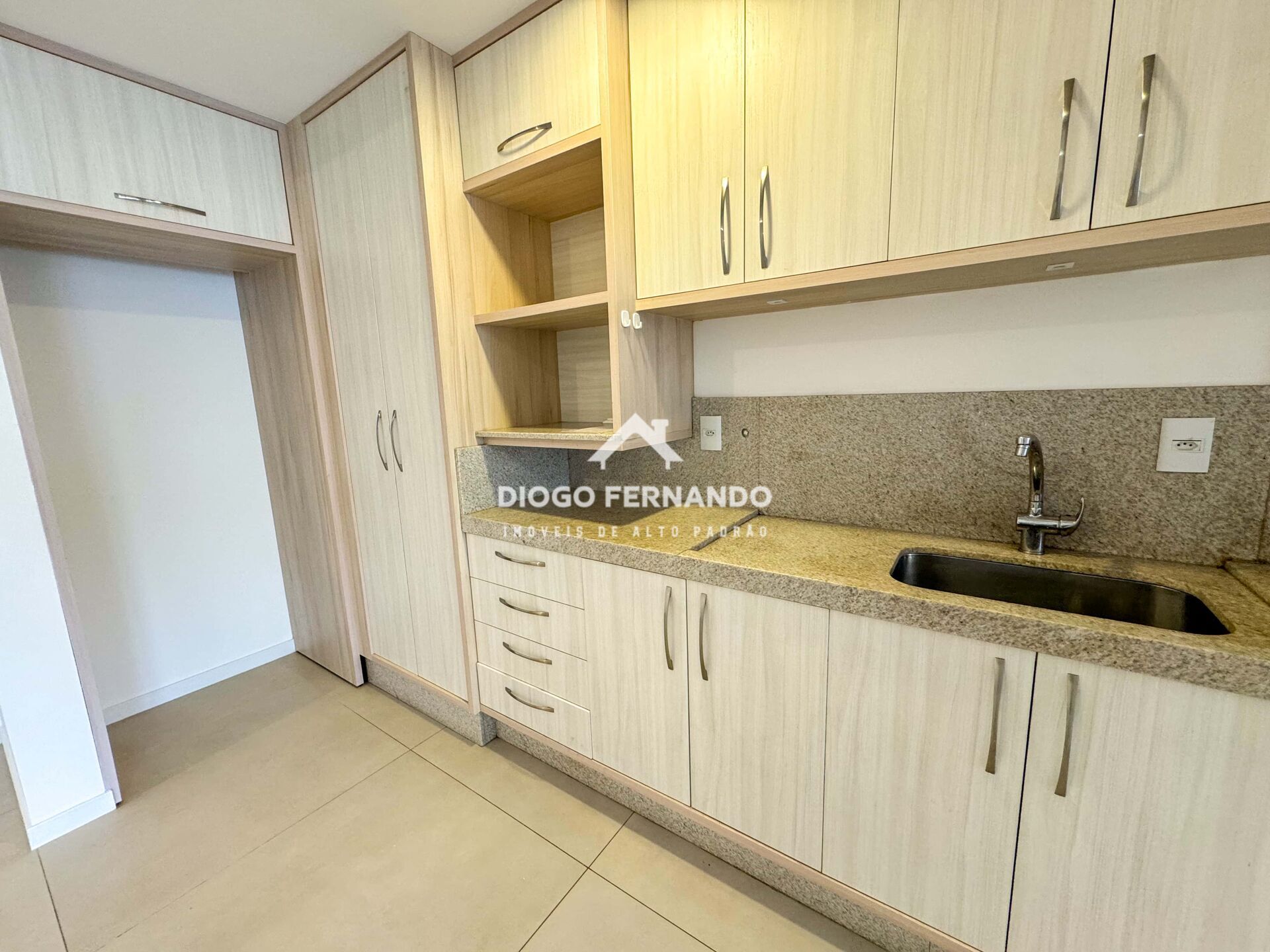 Apartamento à venda com 3 quartos, 105m² - Foto 4