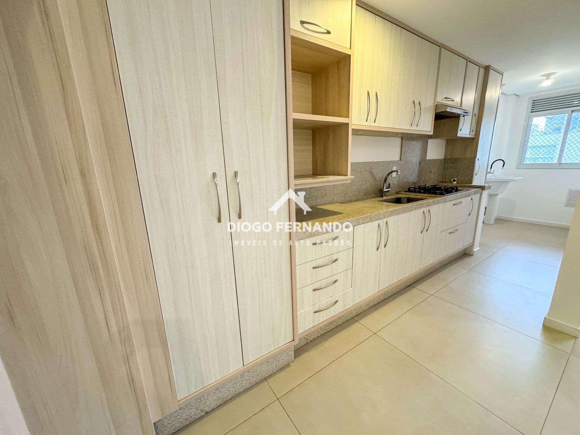 Apartamento à venda com 3 quartos, 105m² - Foto 3