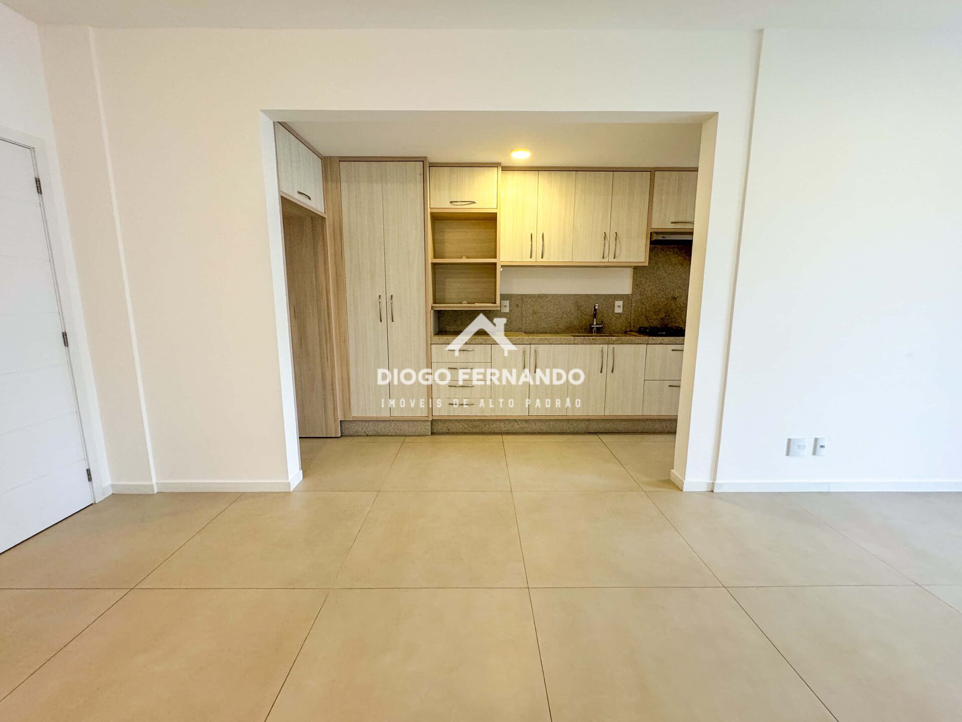 Apartamento à venda com 3 quartos, 105m² - Foto 2