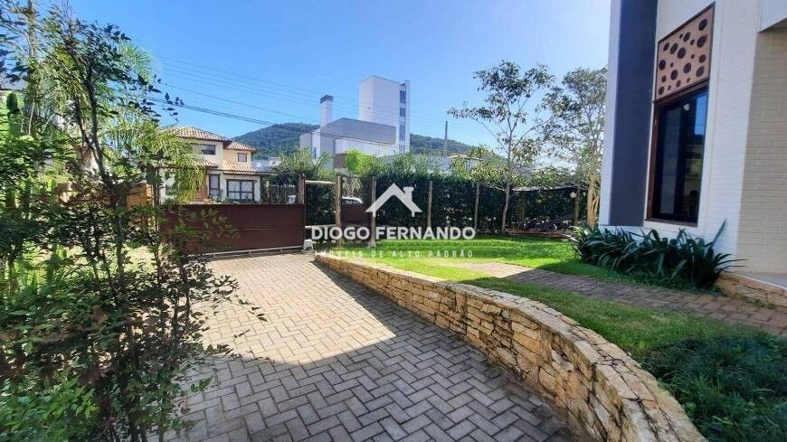 Casa de Condomínio à venda com 3 quartos, 216m² - Foto 4