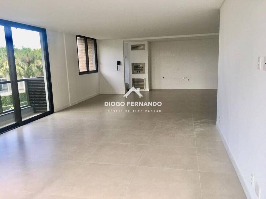 Apartamento à venda com 3 quartos, 223m² - Foto 2