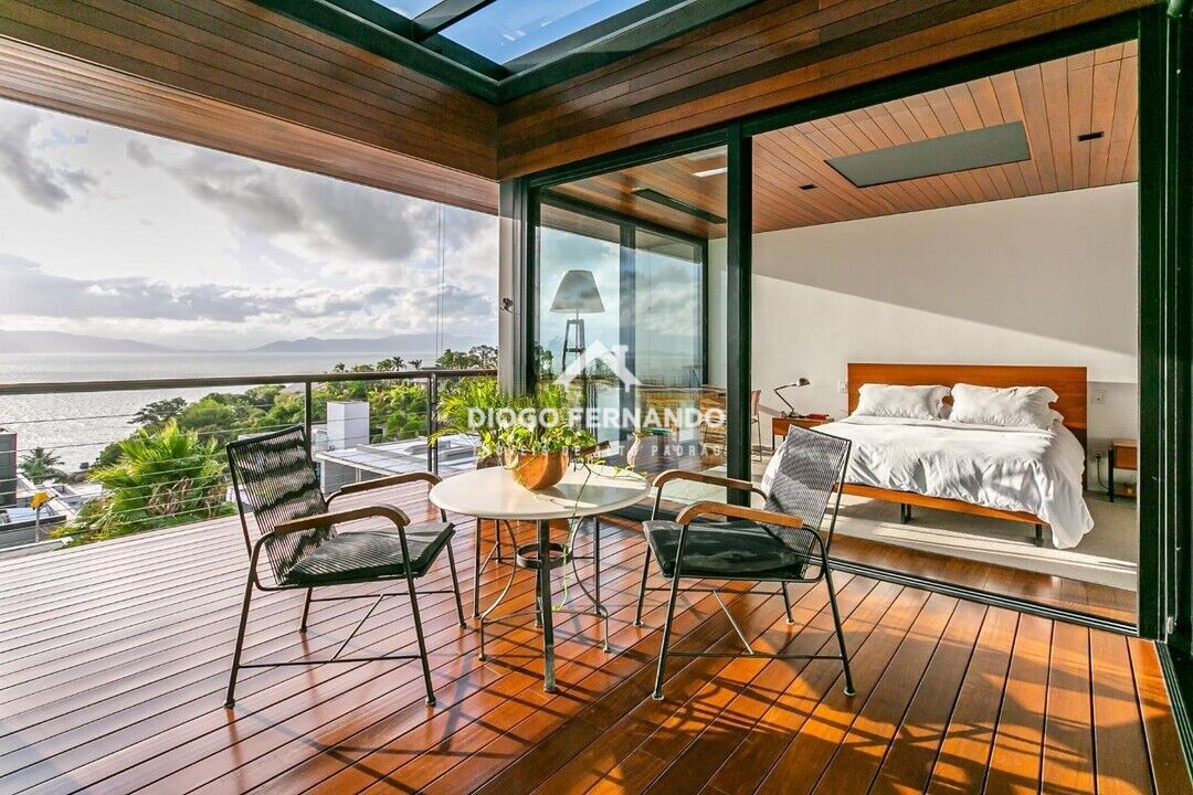 Casa de Condomínio à venda com 3 quartos, 340m² - Foto 2