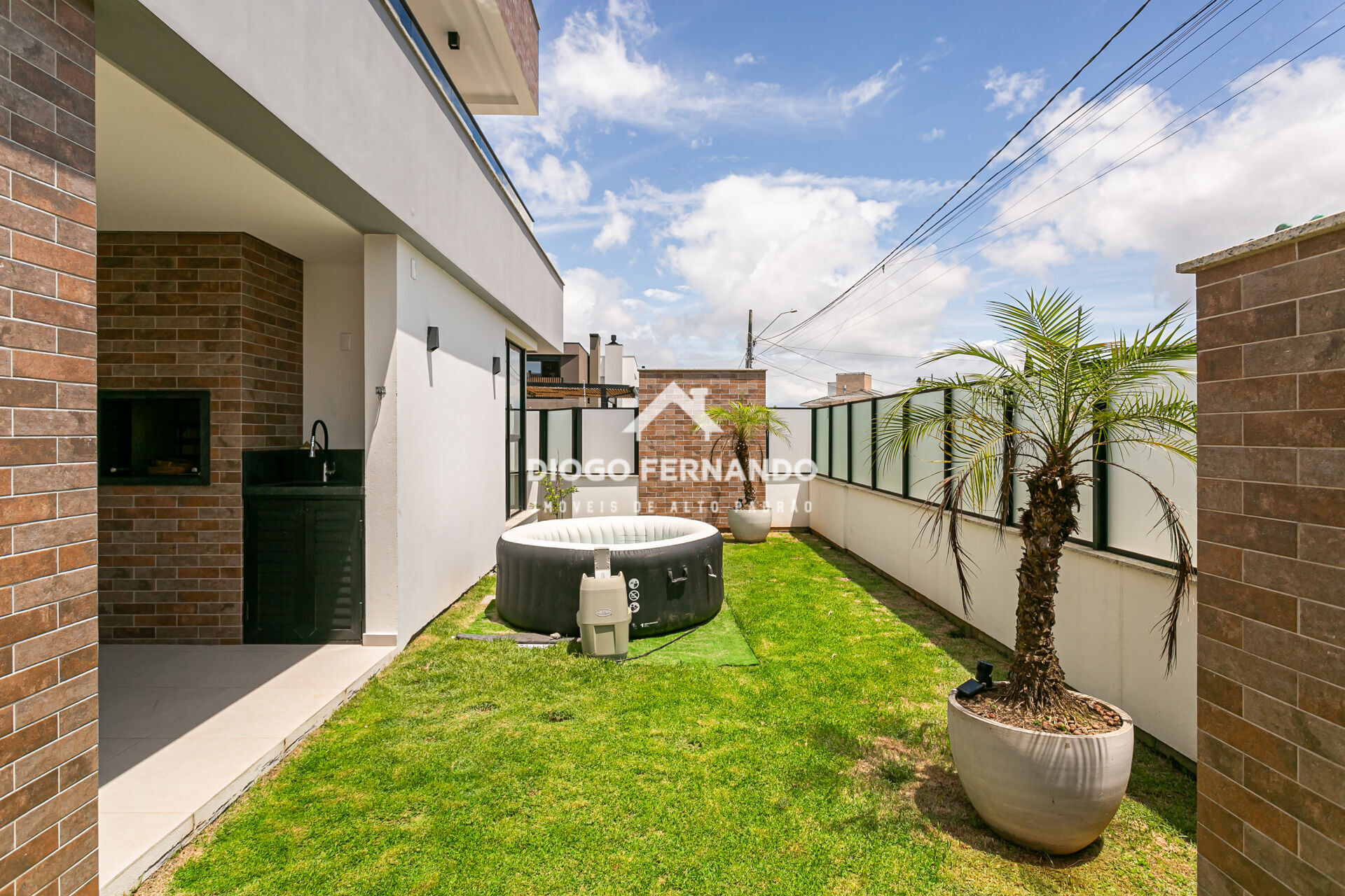 Casa à venda com 3 quartos, 159m² - Foto 1