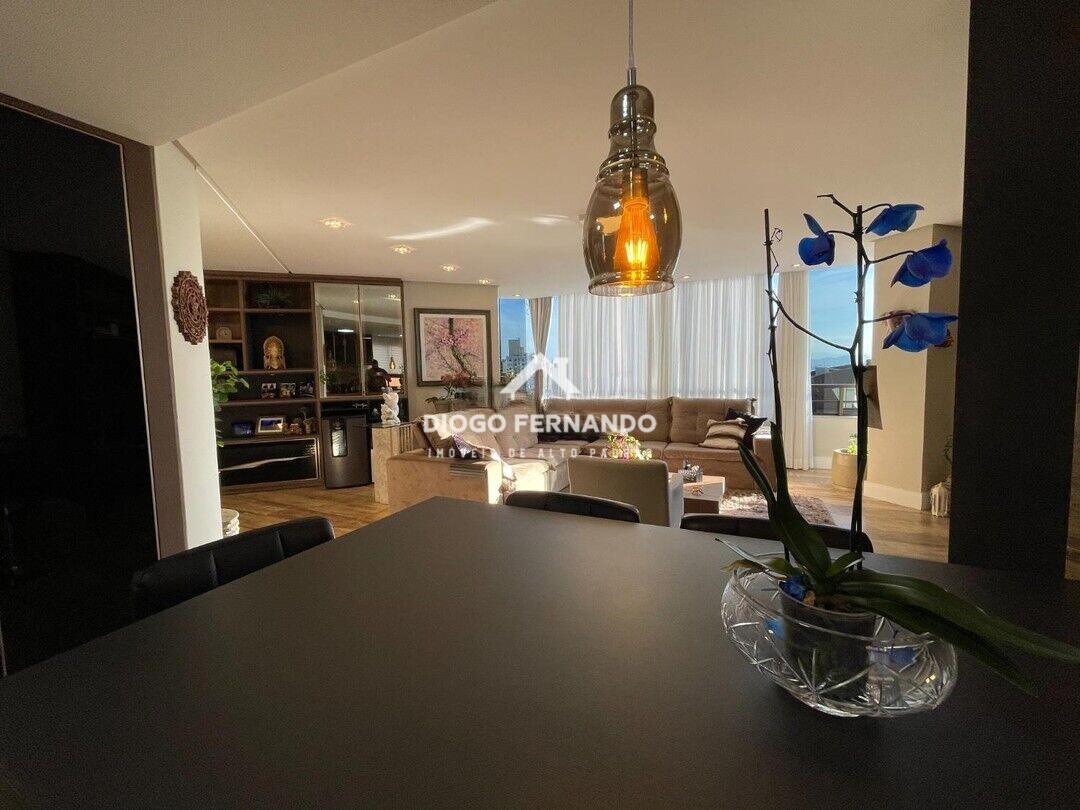 Apartamento à venda com 3 quartos, 209m² - Foto 14