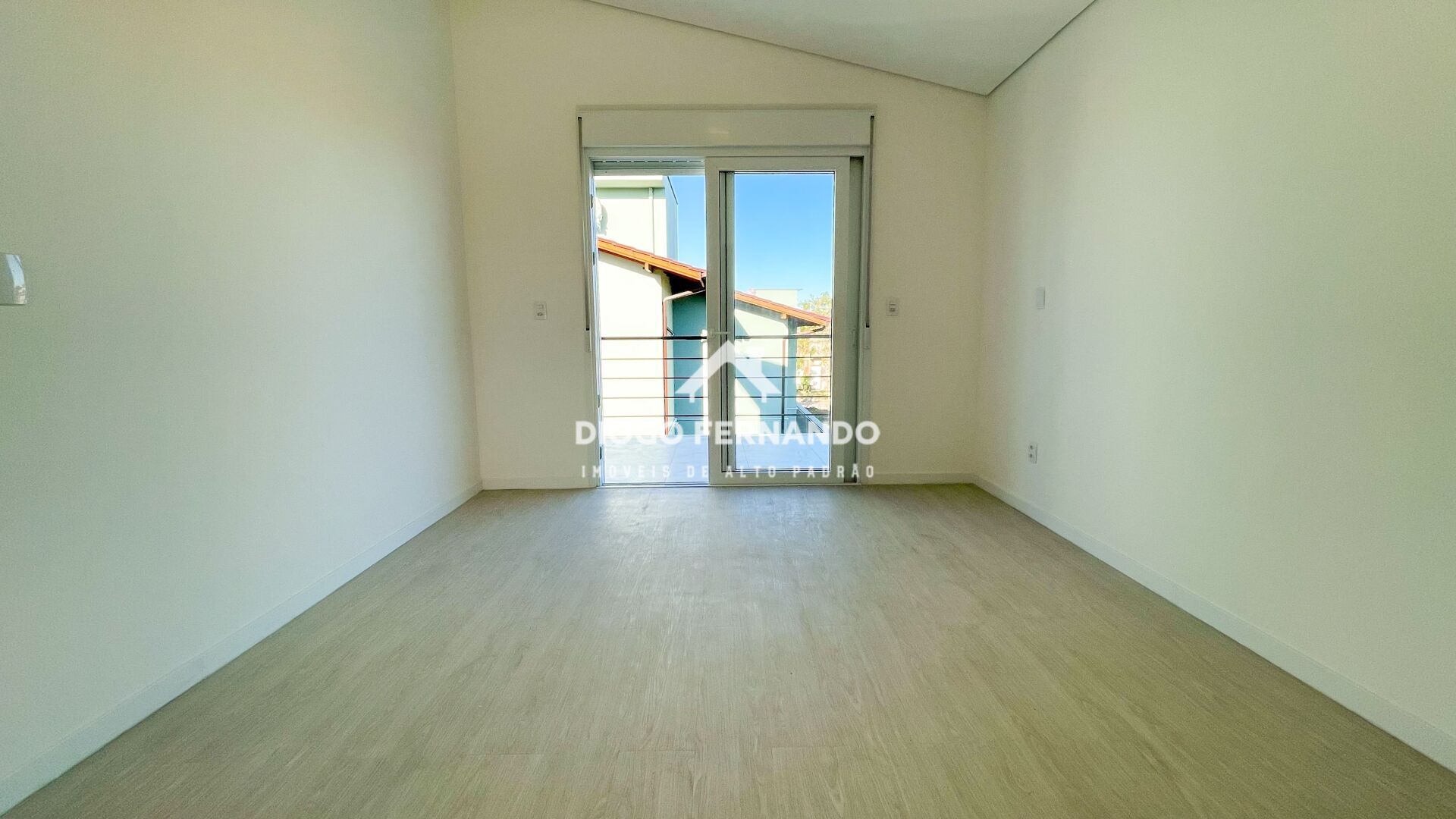 Casa à venda com 3 quartos, 130m² - Foto 2