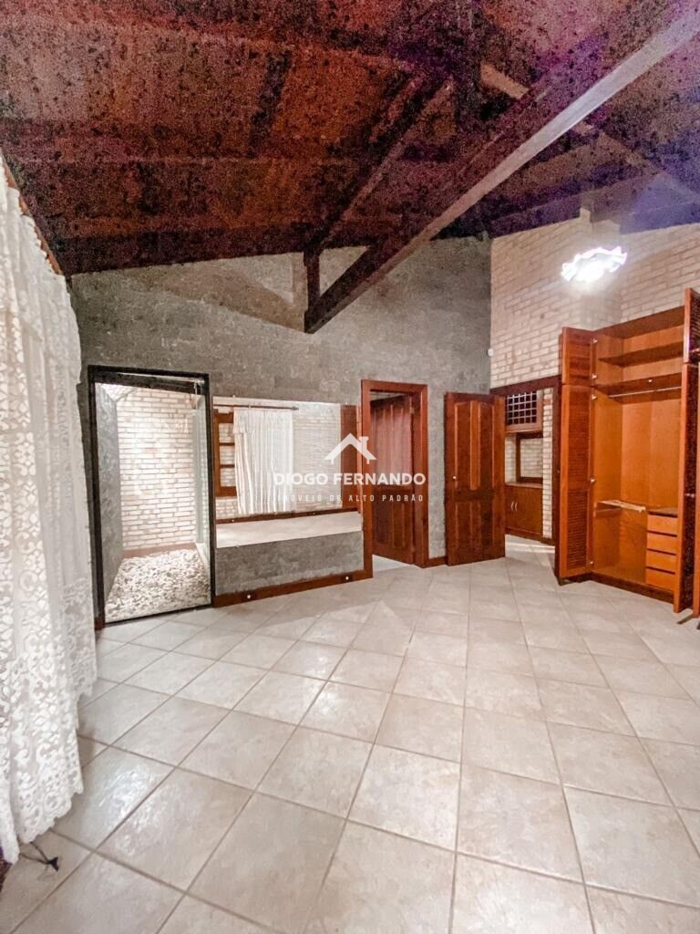 Casa à venda com 4 quartos, 370m² - Foto 16