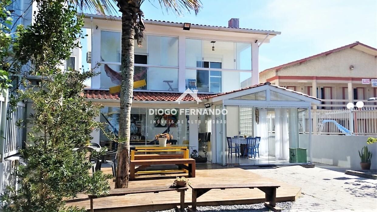 Casa à venda com 5 quartos, 200m² - Foto 1