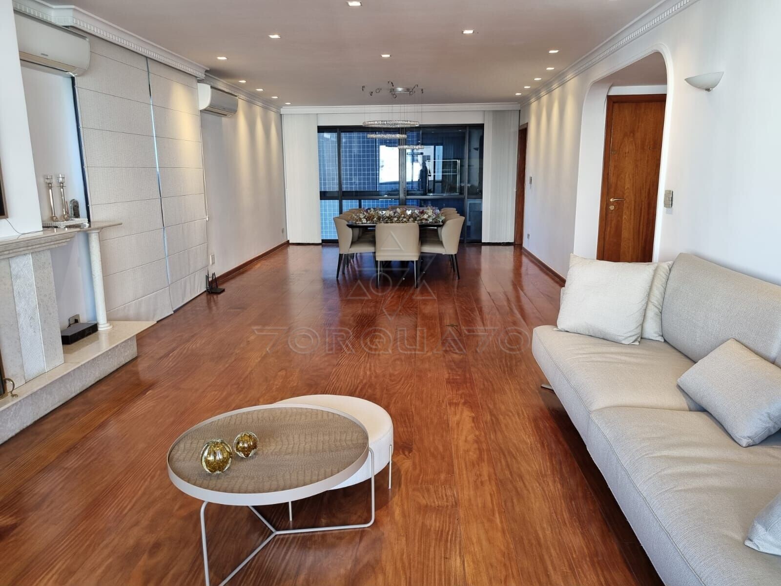 Apartamento à venda com 4 quartos, 240m² - Foto 2