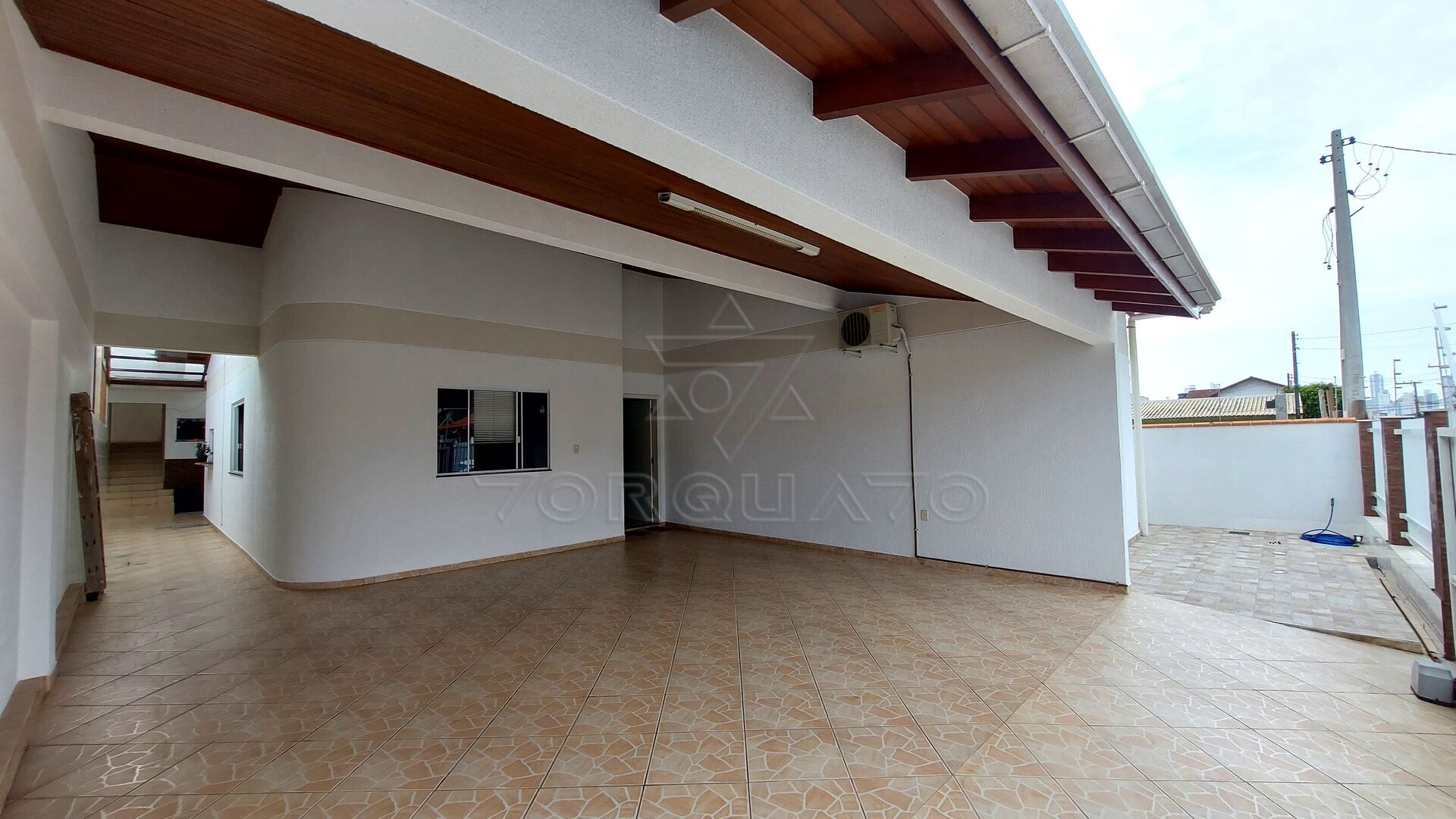 Casa à venda com 4 quartos, 280m² - Foto 3