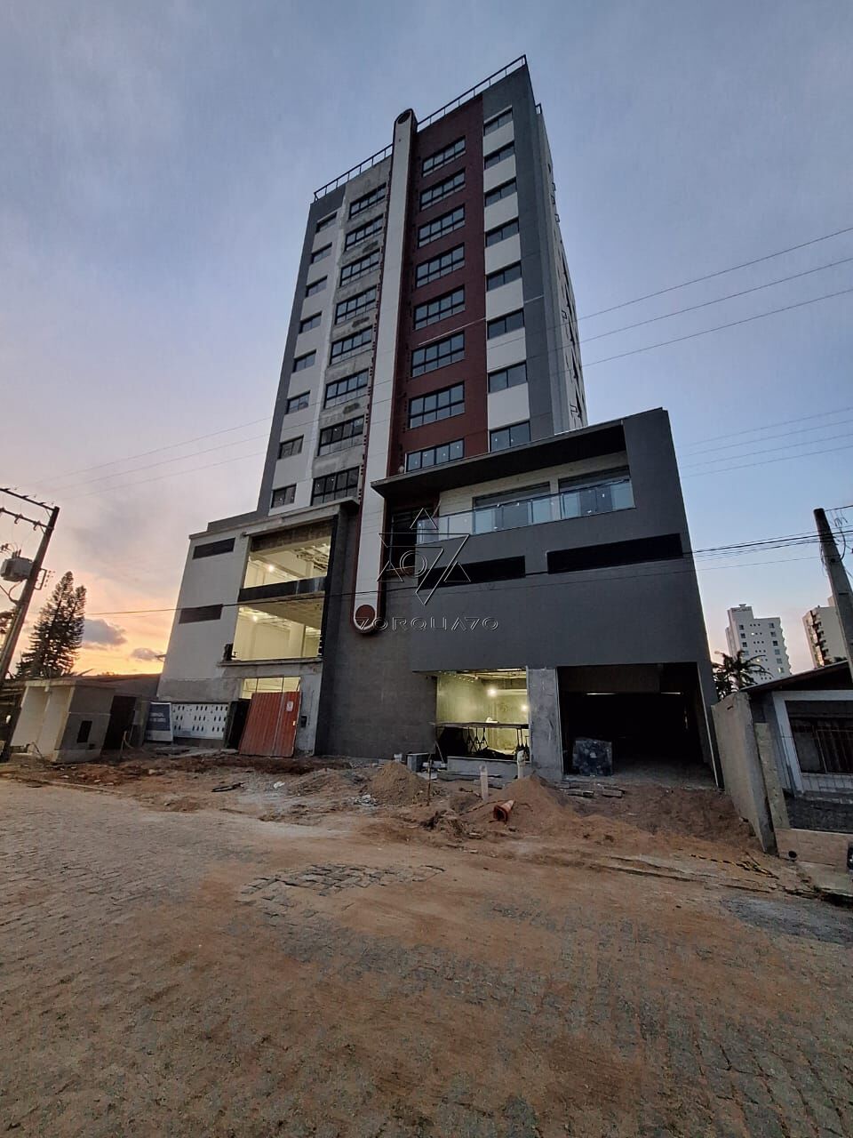 Apartamento à venda com 2 quartos, 64m² - Foto 3