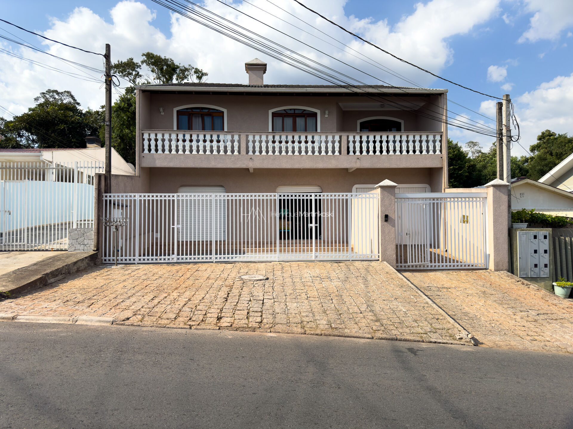 Casa à venda com 4 quartos, 344m² - Foto 1