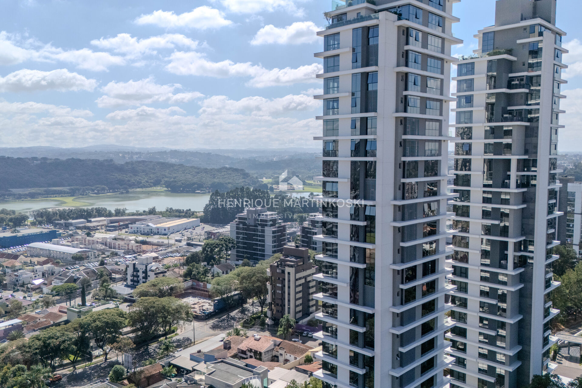 Apartamento à venda com 4 quartos, 245m² - Foto 2