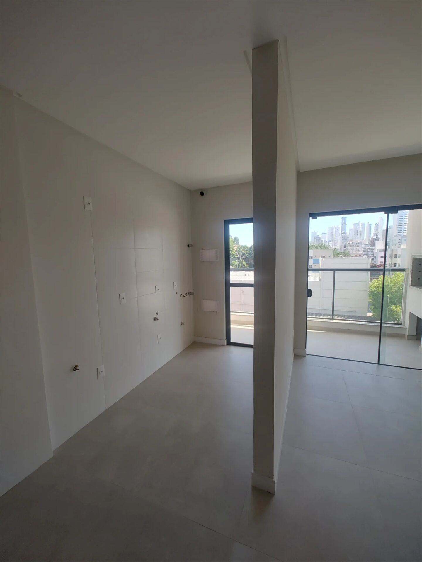 Apartamento à venda com 2 quartos, 68m² - Foto 3