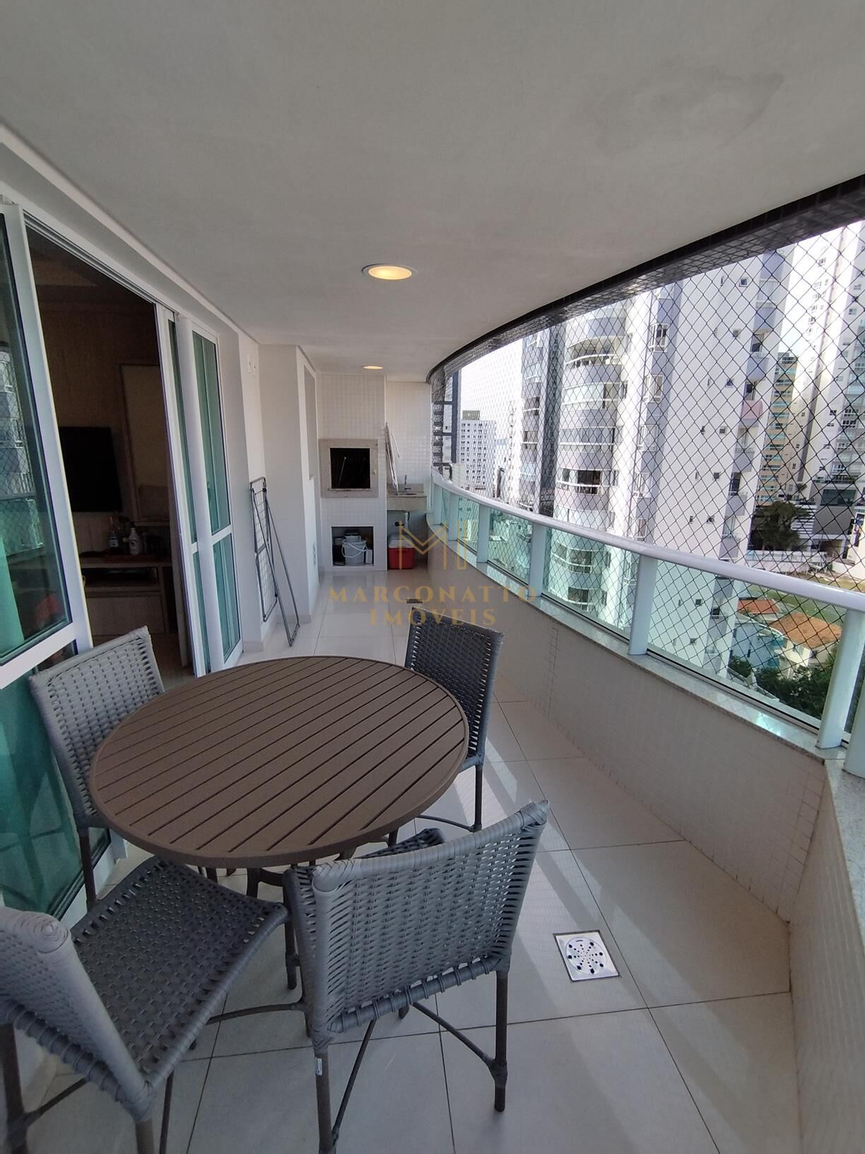 Apartamento para alugar com 3 quartos, 115m² - Foto 10