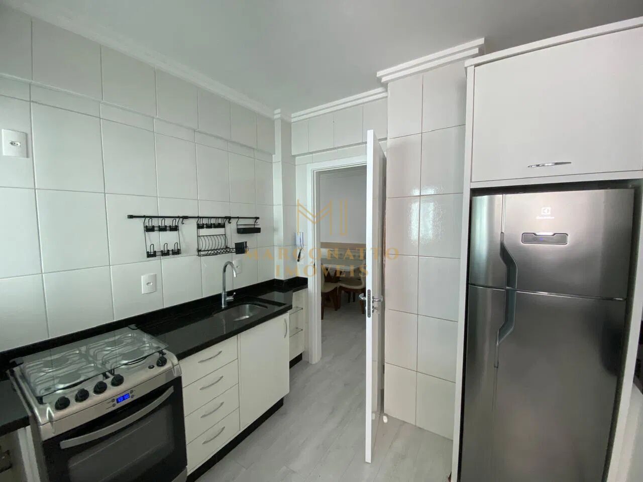 Apartamento à venda com 2 quartos, 72m² - Foto 9