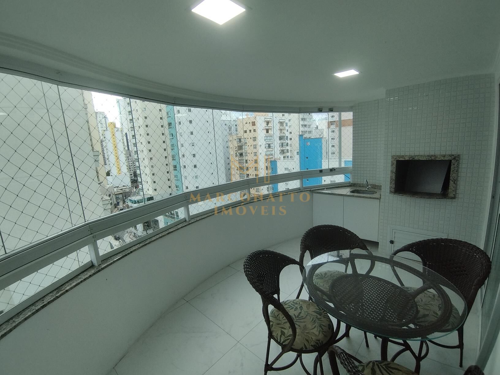 Apartamento à venda com 2 quartos, 72m² - Foto 5