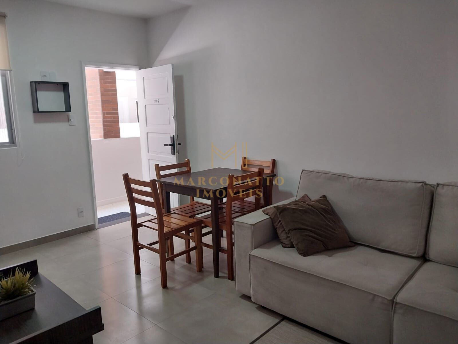 Apartamento à venda com 2 quartos, 75m² - Foto 2