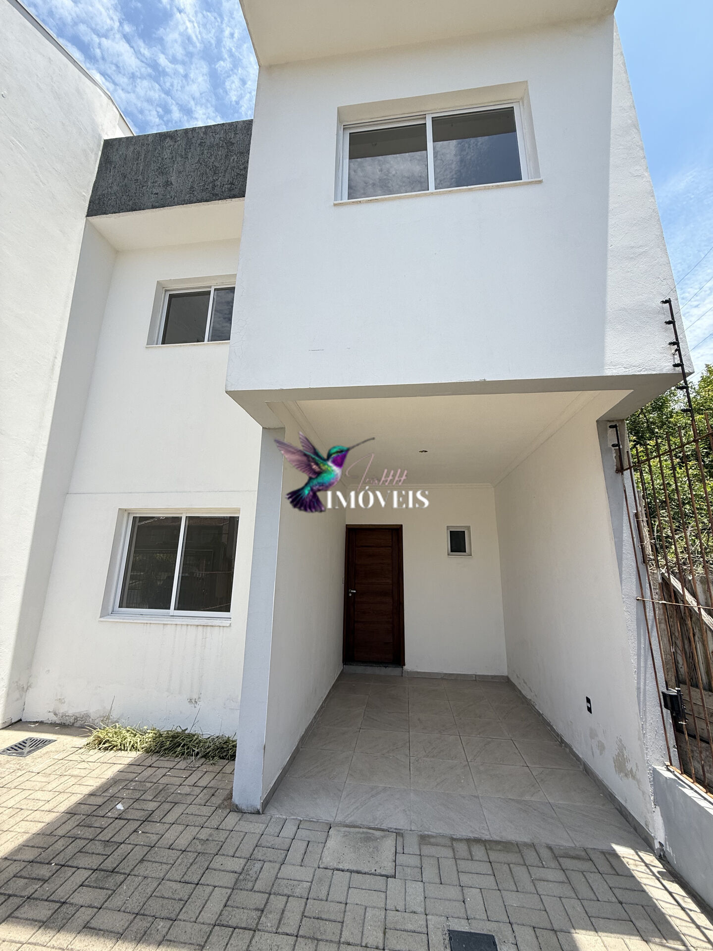 Casa à venda com 3 quartos, 230m² - Foto 2