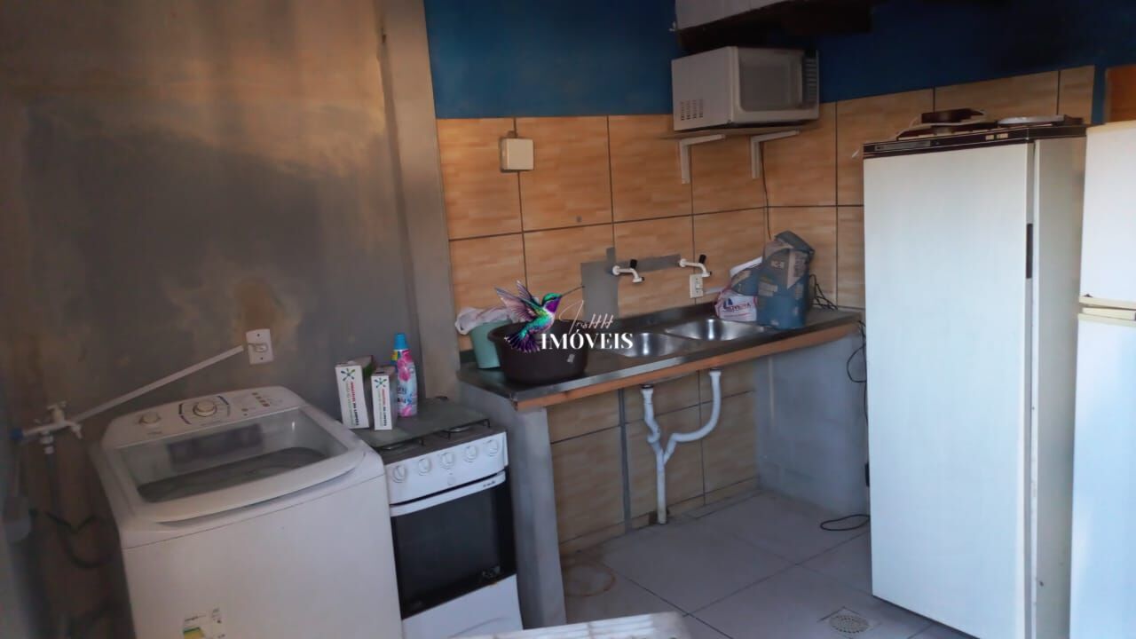 Casa à venda com 2 quartos, 300m² - Foto 2