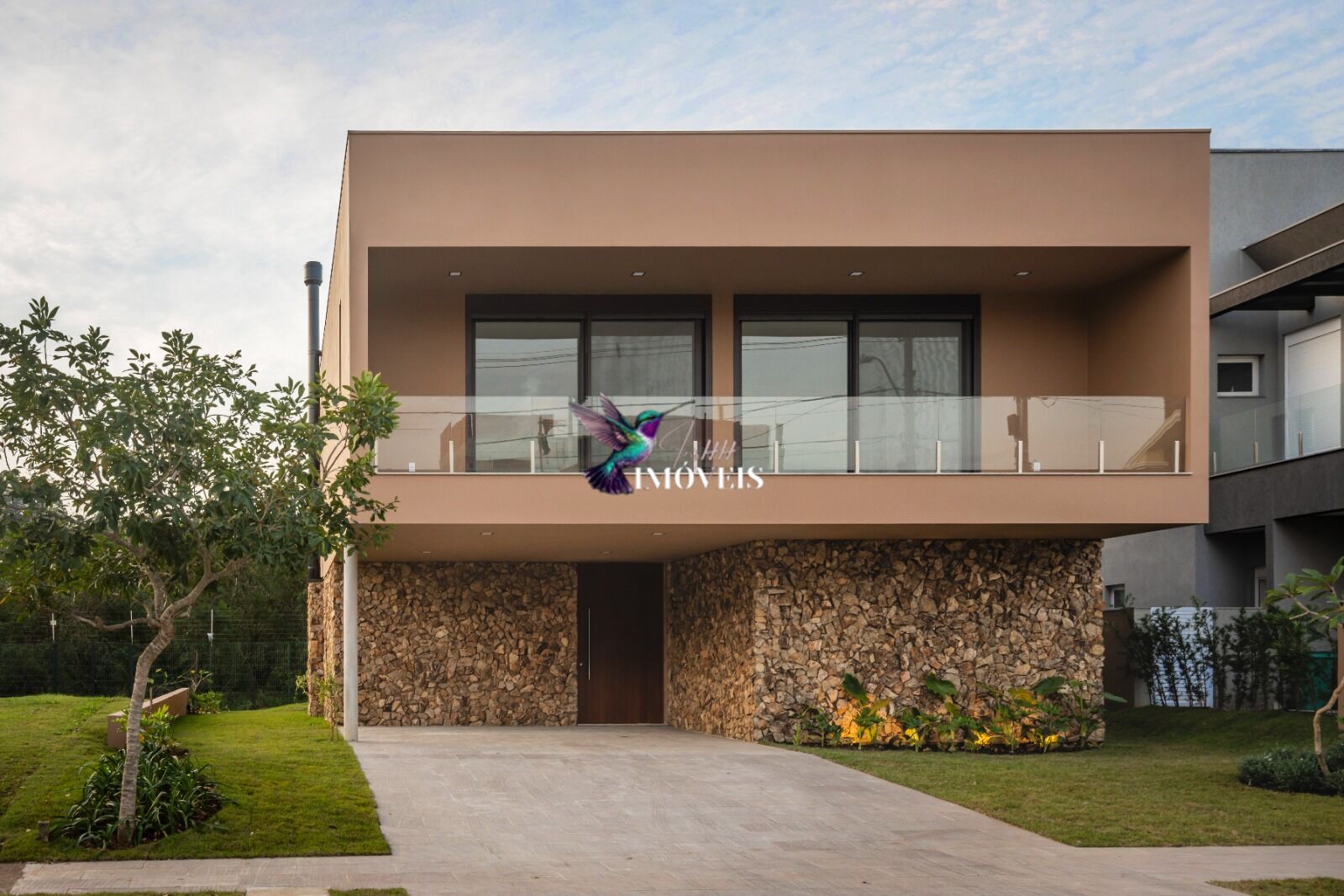 Casa de Condomínio à venda com 4 quartos, 330m² - Foto 2