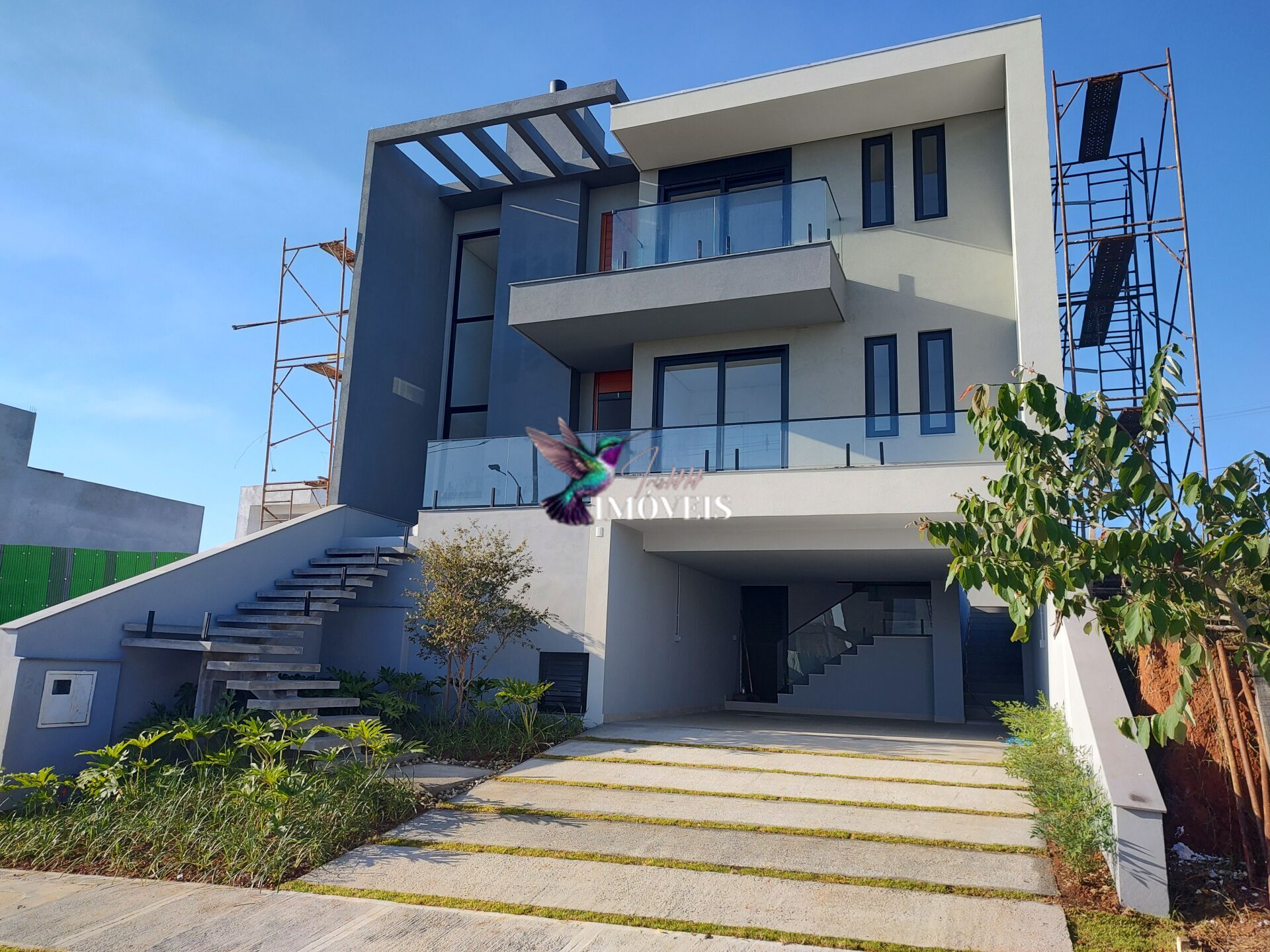 Casa de Condomínio à venda com 3 quartos, 233m² - Foto 1