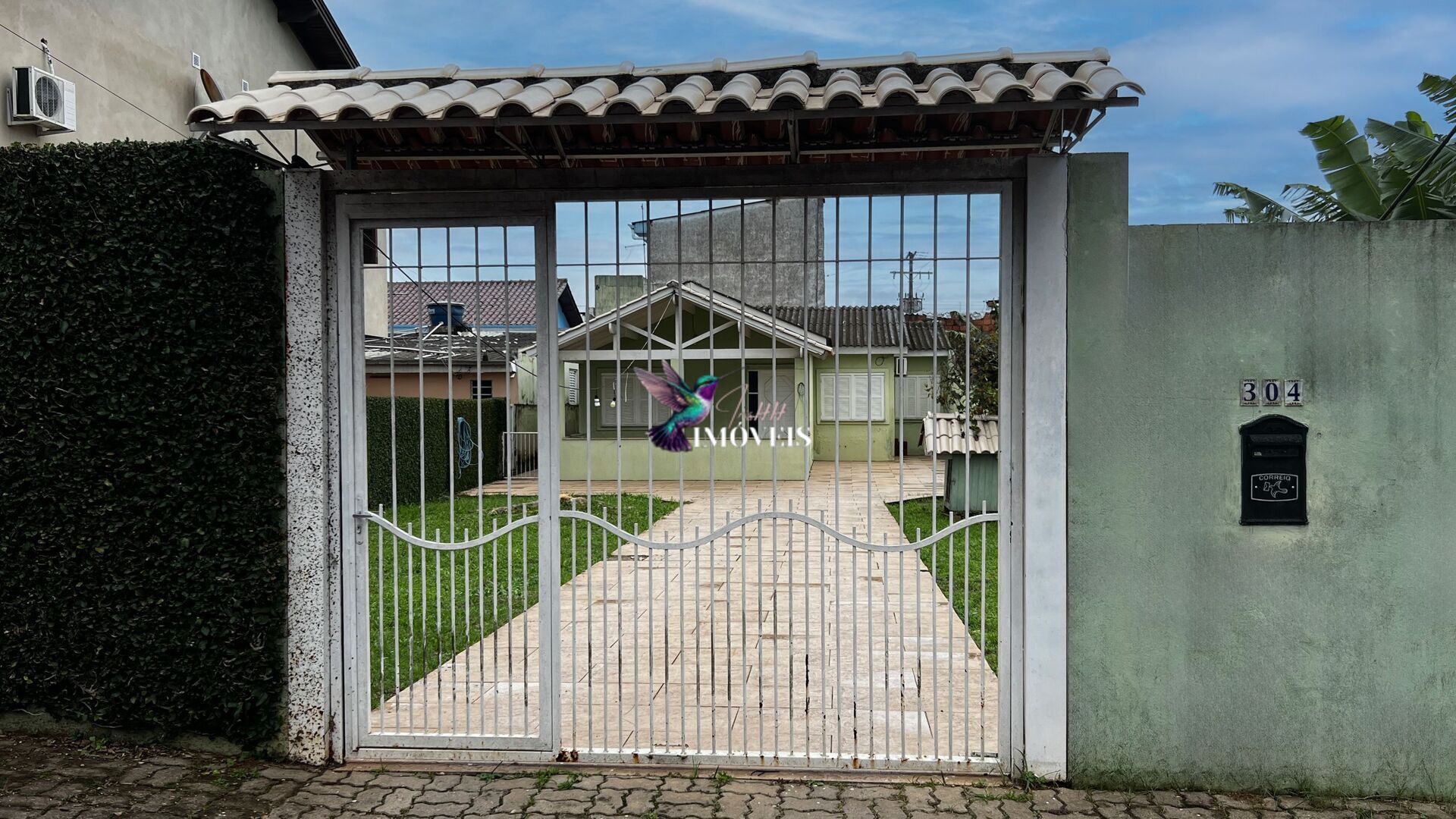 Casa à venda com 3 quartos, 326m² - Foto 1