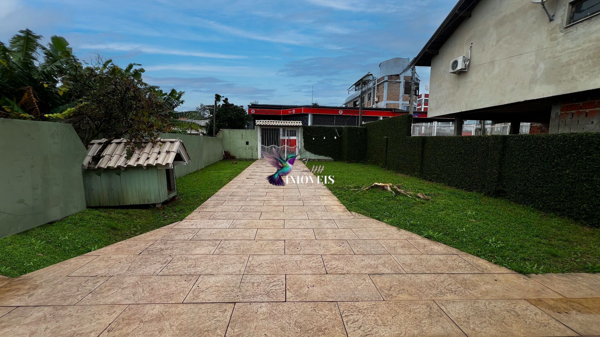 Casa à venda com 3 quartos, 326m² - Foto 2