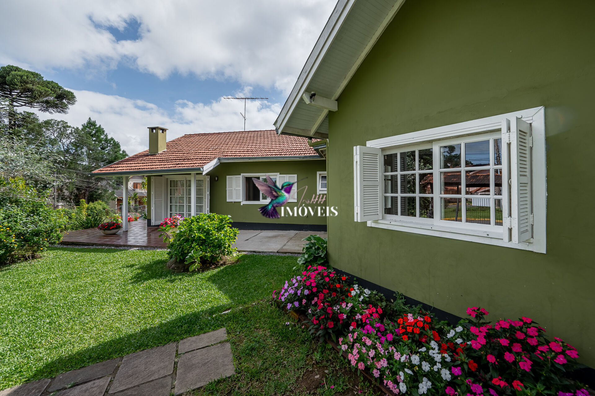 Casa à venda com 4 quartos, 173m² - Foto 2