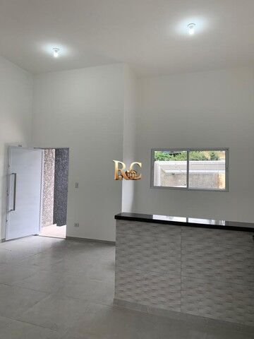 Casa à venda com 3 quartos, 83m² - Foto 1