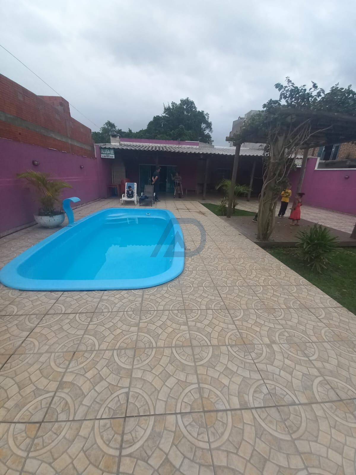 Casa à venda com 4 quartos, 200m² - Foto 2