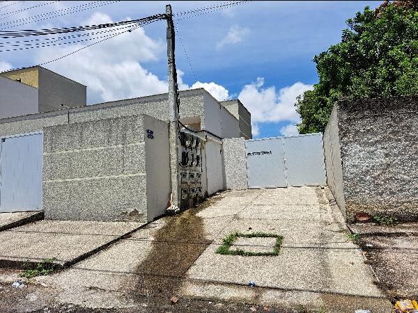 Casa à venda com 2 quartos, 47m² - Foto 1