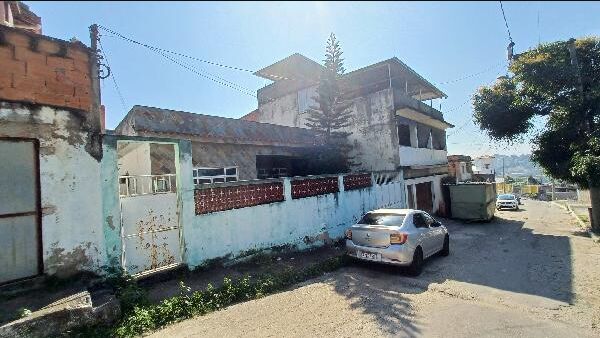 Casa à venda com 3 quartos, 112m² - Foto 1
