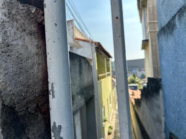 Casa à venda com 2 quartos, 76m² - Foto 1