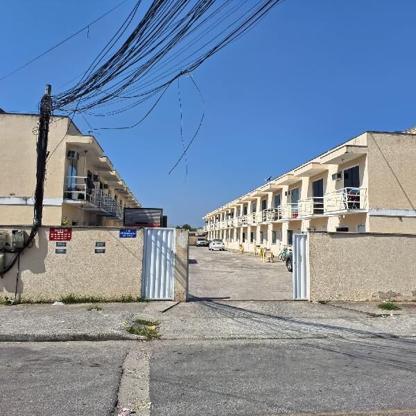 Casa à venda com 2 quartos, 66m² - Foto 1